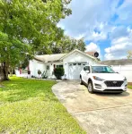 Beautifully, Renovated Home in Quiet Cul de Sac! Close to EVERYTHING! 쿠를루 레이크스 쇼핑센터 주변 호텔