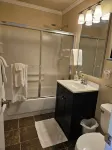Relaxing View and Walking Distance to downtown Kirkland! Easy freeway access. Hotels near Trader Joe's