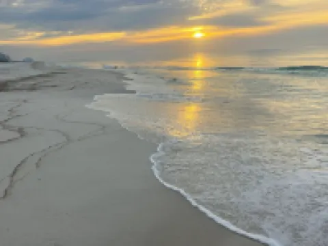 2bd2 1/2ba sleeps8 1st&2fltownhouse onbeachw/dolphin views,boating,tennis,fishin