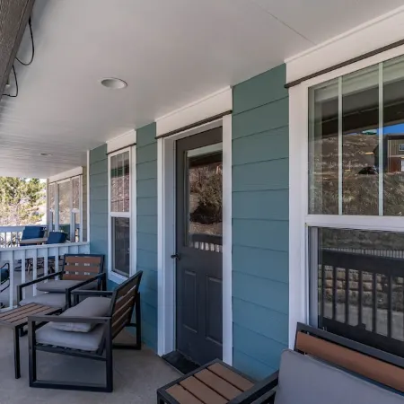 Town Home On The River. A/C. Views. Fish. Hot Springs. Walk To Town .