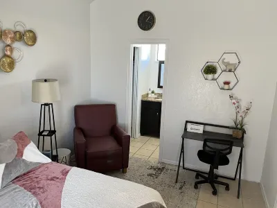 Casita! Fully functional kitchen and bathroom! Hotel in zona Noshirwani Kairasp C MD