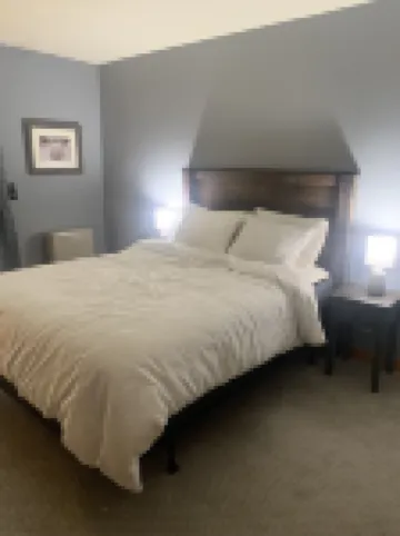 Newly renovated Townhouse walking distance to Mt.Snow base lodge.