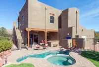 Awe-inspiring setting, private heated pool/spa, just close enough to the action