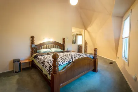 Get away and stay in unique Geodesic Dome!