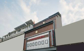 New Frontier - 2 Mins from Old Delhi Railway Station & Chandni Chowk