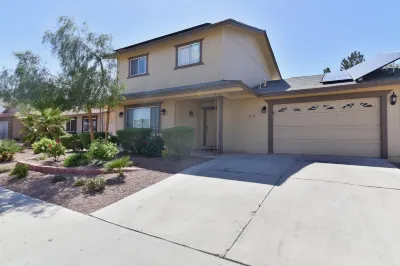 Backyard Oasis, heated pool/spa, bbq, cov pergola, away from dwtn noise 서머린 노스웨스트 라스베가스 호텔