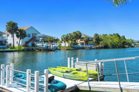 Remodeled! Kayaks- Watermat ! Bike!  5 Mins from Weeki Wachee Springs!Golfcart! Отели в г. Эрнандо-Бич