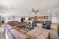 Vegas Family Villa, Pool/Spa, Poker & Pac-Man