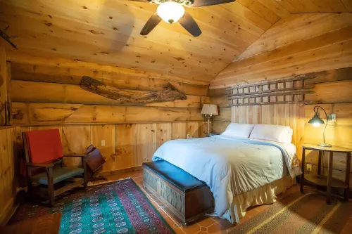 Lakefront cottage on serene NH lake! Swim, kayak, fish, and enjoy nature.