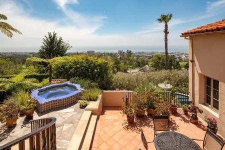 Amazing La Jolla Views with Pool & Spa!
