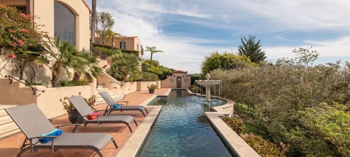 Amazing La Jolla Views with Pool & Spa! โรงแรมในลา ฮอยยา