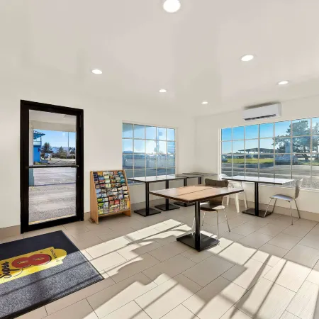 Super 8 by Wyndham Crescent City