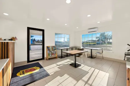 Super 8 by Wyndham Crescent City Отели в г. Бертш-Ошенвью