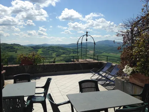 Nobleman holiday house in Tuscany with private swimming pool, A/C and Wi-Fi Hotels in Radicondoli
