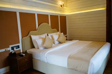 Foxoso Aaristo Baga Beach Resort