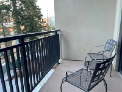 Luxe Mammoth Monache 2br/2ba Suite - steps to the village and gondola!