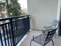 Luxe Mammoth Monache 2br/2ba Suite - steps to the village and gondola! 로렐 레이크스 앳 인요 국유림 주변 호텔