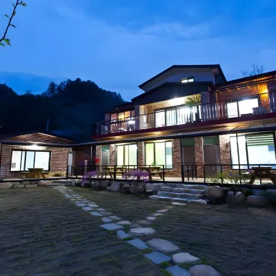 Jecheon Moonlight Scenery Hotels near Deogjusa