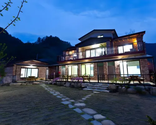 Jecheon Moonlight Scenery Hotels near Deogjusa