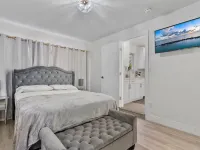 4BR Oasis w/heated pool & arcade!  Pet friendly, groups, couples & families!