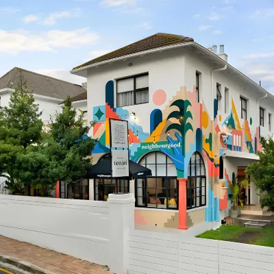 Neighbourgood Hill Hotels near Three Anchor Bay