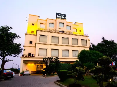 Hotel Majestic Grand Các khách sạn ở Sapror