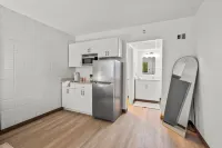 Stay Downtown, Free Gated Parking, Renovated Studio! 524