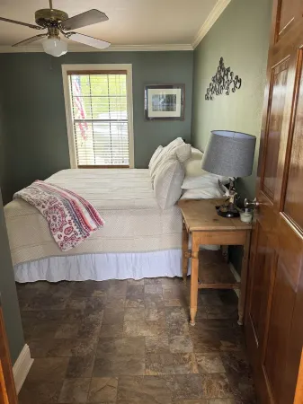 Getaway vacation home on Toledo bend. Right on the water with dock!! Отели в г. Сабин Пэриш