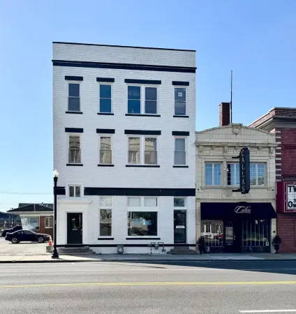 Downtown Condo Cozy 2-Bedroom with Plenty of Space Отели рядом с достопримечательностью «H L Neblett Community Center»