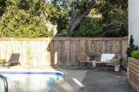 Porter #6 - w/ Pool & Golf Cart! Perfect Location Near Beach and Downtown!!