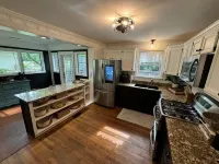 Spacious 5-bedroom house in delightful Greenville 10 minutes from downtown
