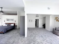 Secluded Farmhouse Retreat - Minutes from Mystic Hotels in 