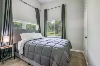 Relax with the whole family in our cozy and peaceful TLC -Tranquil Lake Cove. West Tawakoni住宿飯店