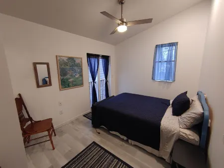 Awesome lake view & water access. GENEVA Center Strip, Sunsets, private parking! Отели в г. Дженива-он--Лейк