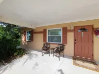 Peaceful Home by the Spings Hotels in Warm Mineral Springs