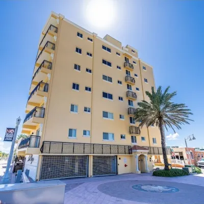 Beautiful and Private Oceanfront Condo