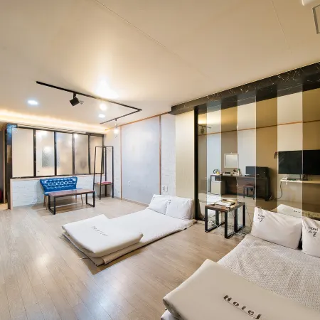 Yeongcheon CL Hotel