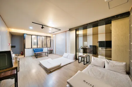 Yeongcheon CL Hotel Отели рядом с достопримечательностью «Auno Feliz Glamping»