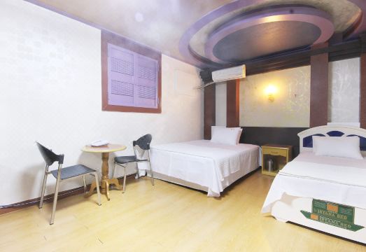 킹모텔의 아늑하고 심플한 객실