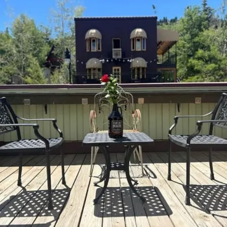 Rare - Top of Main Street-1 Bdrm, Free Parking