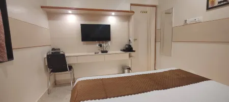 Nandhavanam A Business Class Residency Отели рядом с достопримечательностью «Арулмиг Марундеесварар Темпл»