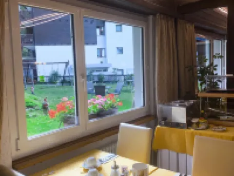 อโดนิส โรงแรมในเซอร์แมท