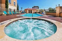 Holiday Inn Express & Suites VICTORIA by IHG