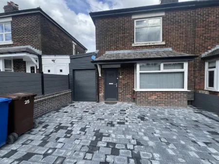 Whole House -Sleeps4-Parking-Garden-Bikinghiking