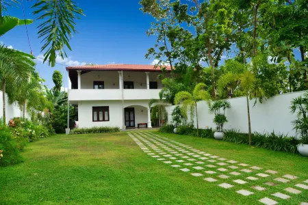 Boutique Villa Shanthi Отели рядом со станцией Hikkaduwa Railway Station