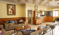 Pofadder Hotel - Parking