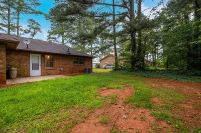 NEW! Cozy newly renovated midcentury modern home モーニングサイド・バプティスト・チャーチ周辺のホテル