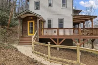 Mountain View Retreat central to Asheville and Black Mountain Hotels near Charles D Owen Park