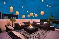 Paradise Palace Best Rooftop in Htx w Hot Tub