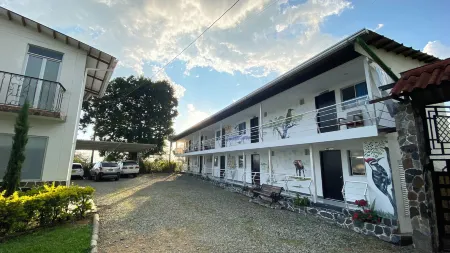 Castillo Del Toro Отели рядом с достопримечательностью «Parque del Cafe»